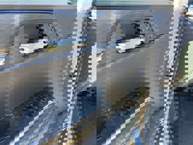 Used 2025 GMC Acadia Elevation image 24