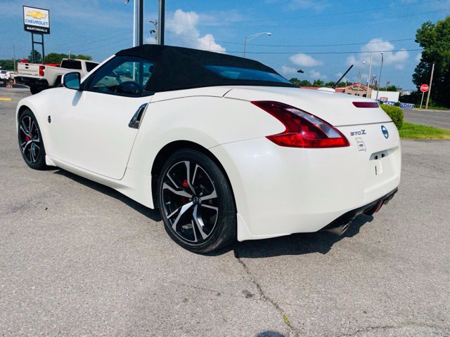 Used 2018 Nissan 370Z Touring Sport RWD image 11