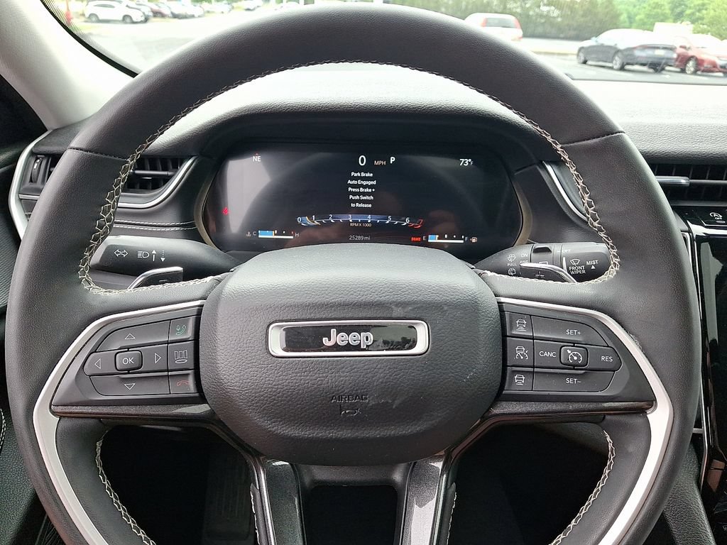 Used 2023 Jeep Grand Cherokee Laredo w/ Luxury Tech Group I AWD/4WD image 20