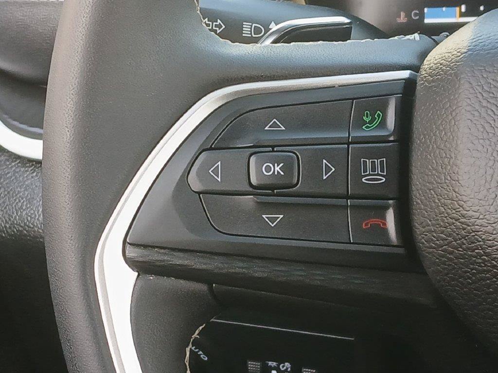 Used 2024 Jeep Grand Cherokee L Laredo AWD/4WD image 10