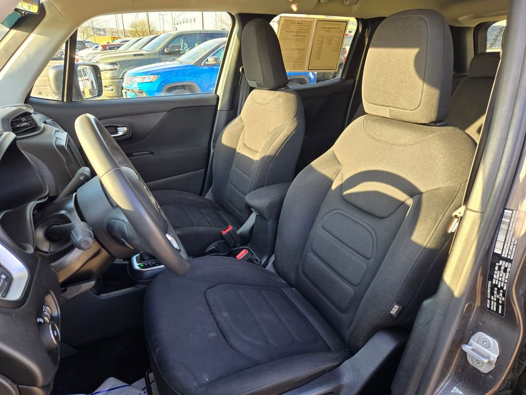 Used 2018 Jeep Renegade Latitude AWD/4WD image 16