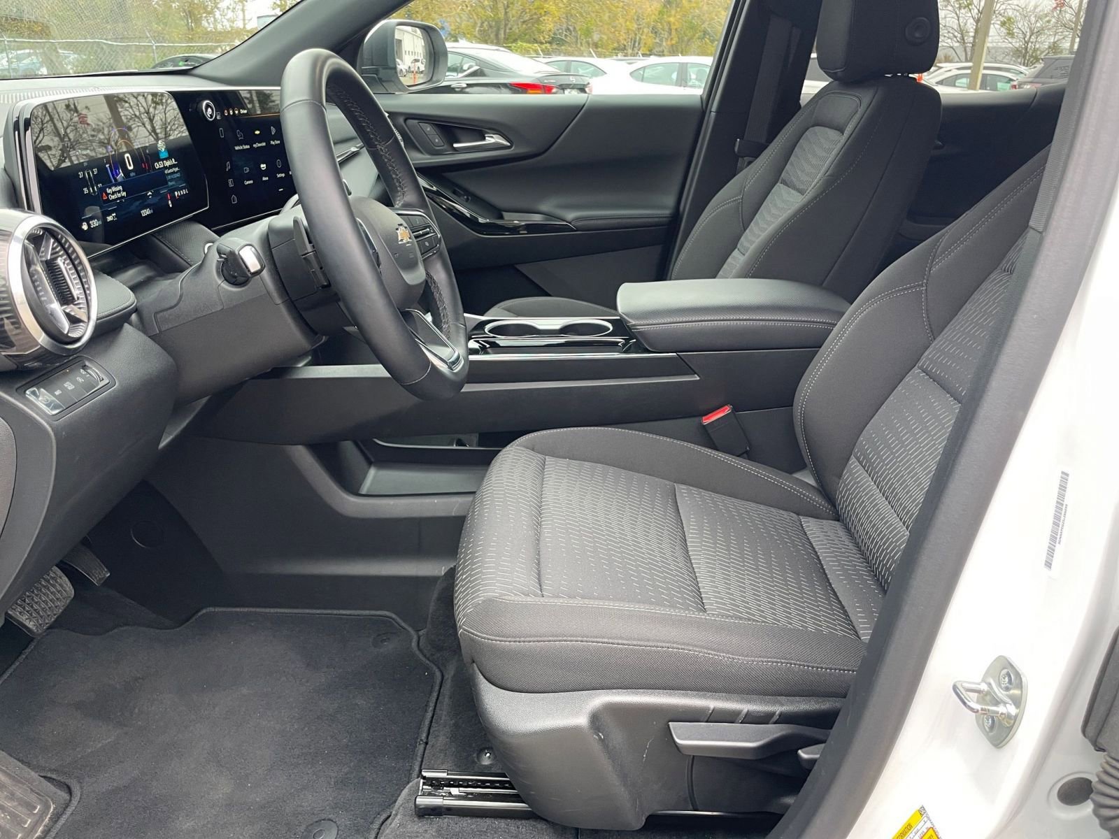 Used 2025 Chevrolet Equinox LT image 25