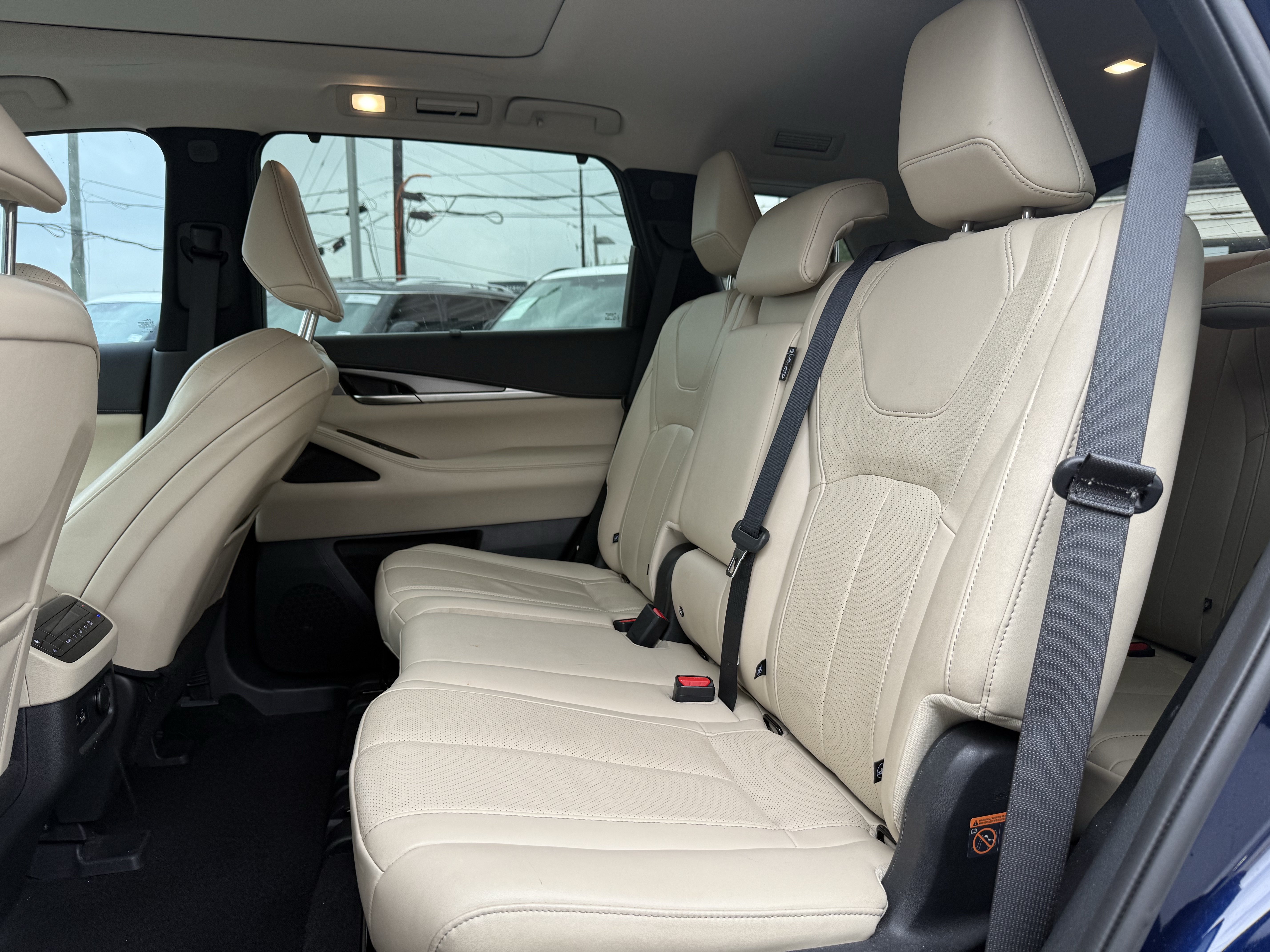 Used 2023 INFINITI QX60 Luxe w/ Cargo Package FWD image 15
