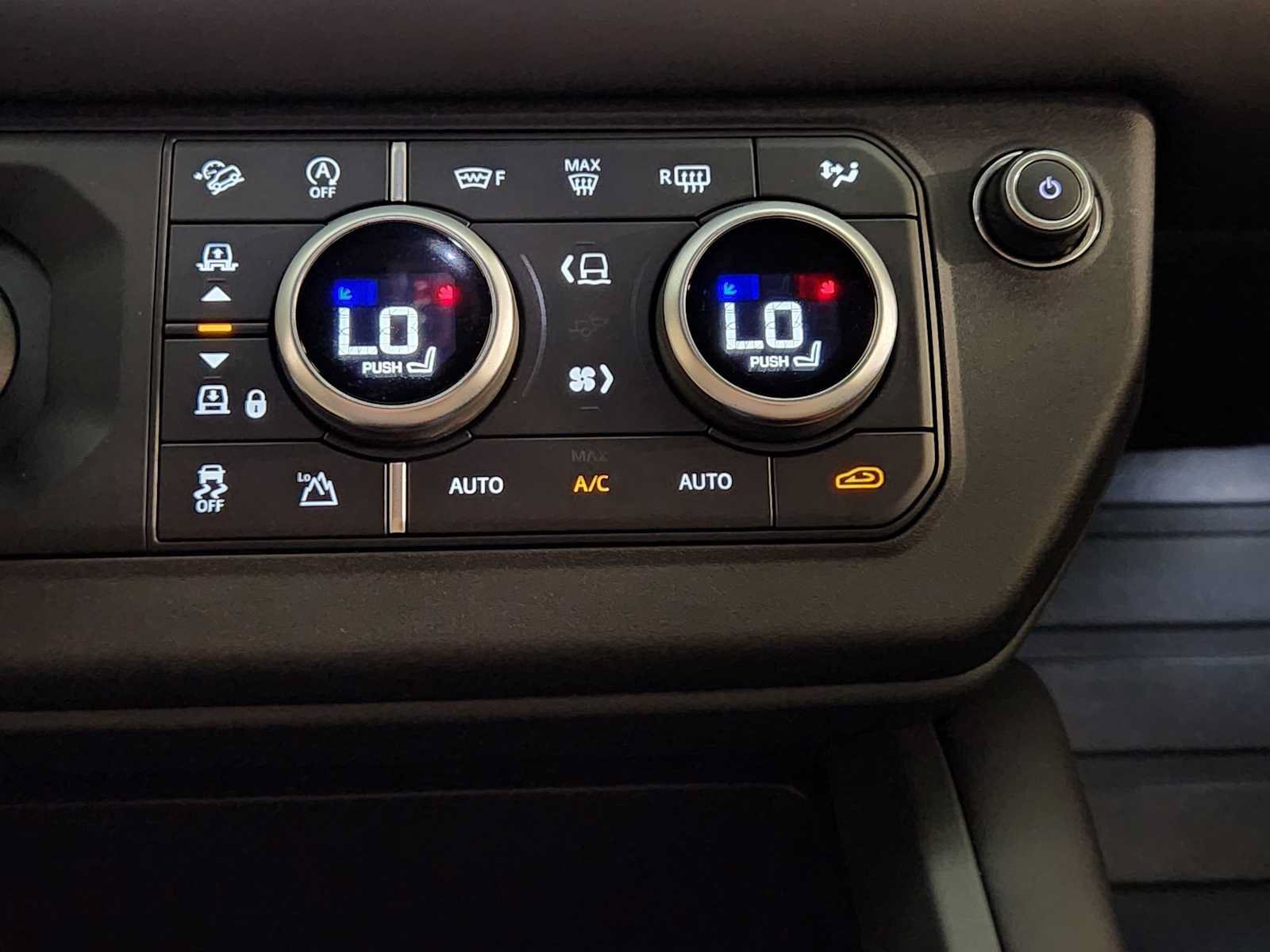 Used 2025 Land Rover Defender 130 X-Dynamic SE AWD/4WD image 32
