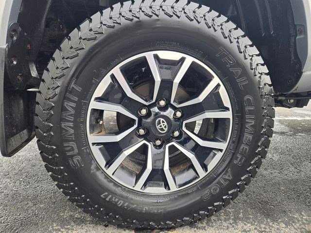 Used 2022 Toyota Tacoma TRD Sport AWD/4WD image 44
