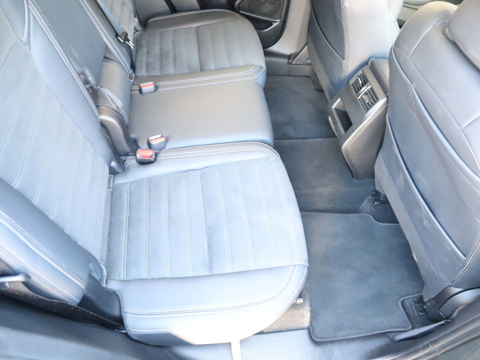 Used 2025 Mitsubishi Outlander AWD image 53