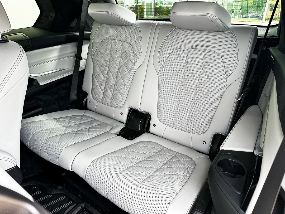 Certified 2024 BMW X7 xDrive40i w/ Executive Package image 25