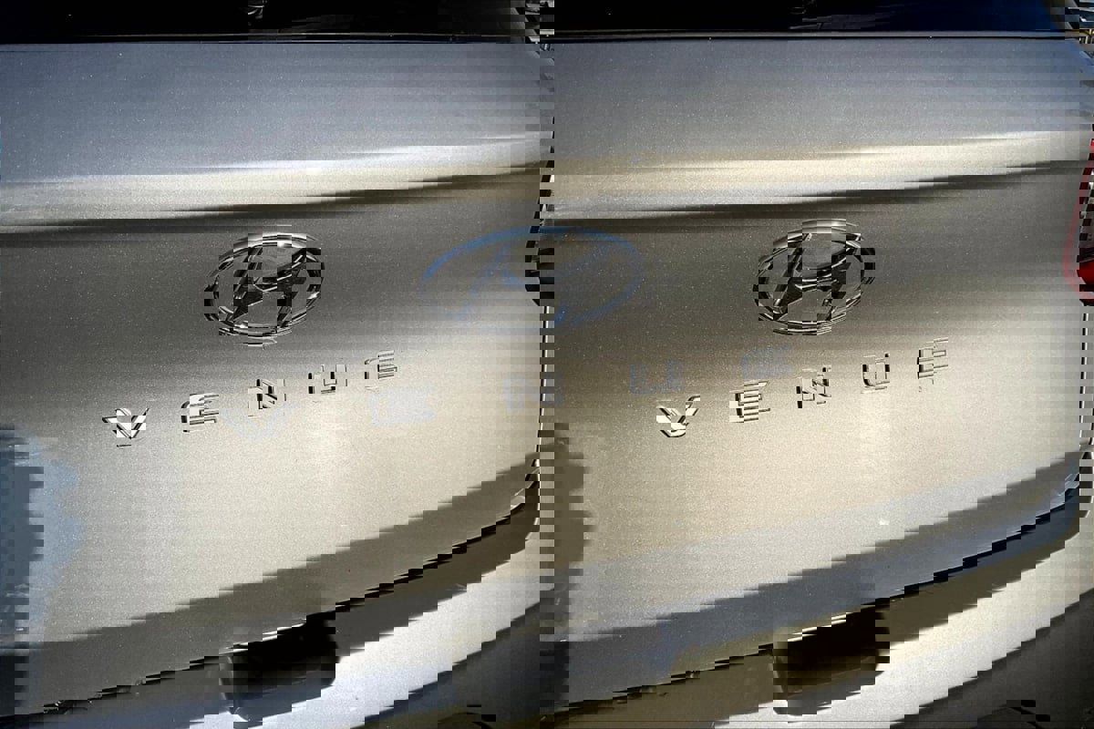 Used 2024 Hyundai Venue SE image 8