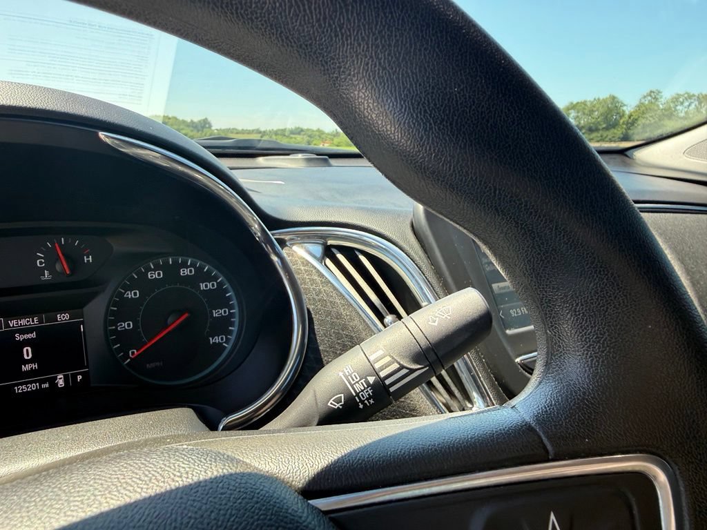 Used 2018 Chevrolet Malibu LT FWD image 32