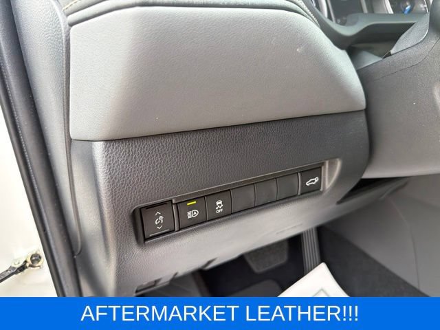 Used 2022 Toyota Venza LE AWD/4WD image 10