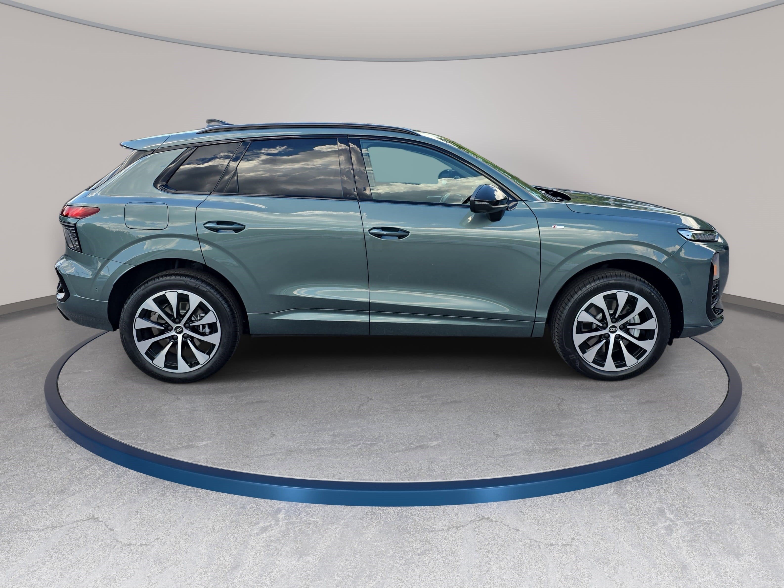 New 2026 Audi Q3 quattro 2.0T AWD/4WD image 4