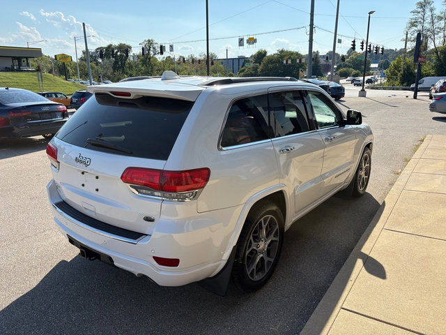 Used 2019 Jeep Grand Cherokee Overland AWD/4WD image 7