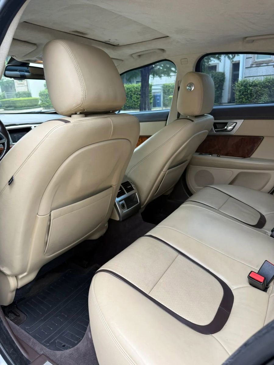 Used 2015 Jaguar XF Sport RWD image 15