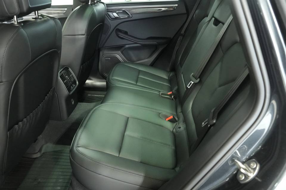 Certified 2026 Porsche Macan AWD/4WD image 27