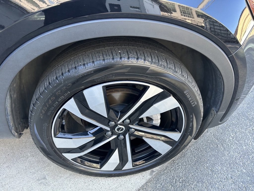 Certified 2025 Volvo XC40 B5 Plus image 6
