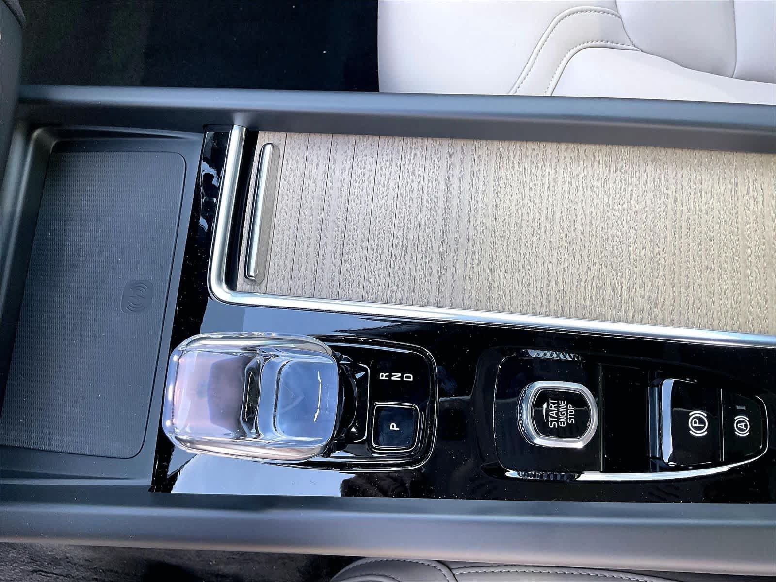 New 2027 Volvo XC60 T8 Plus AWD/4WD image 10