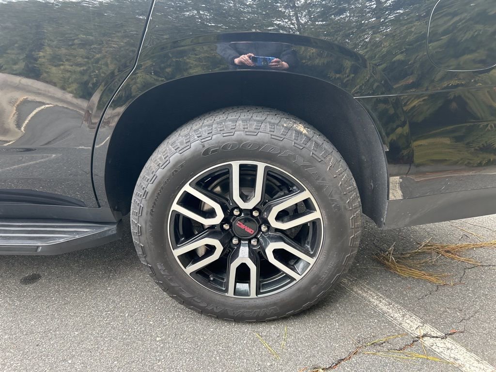 Used 2021 GMC Yukon AT4 w/ Rear Media and Nav Package image 4