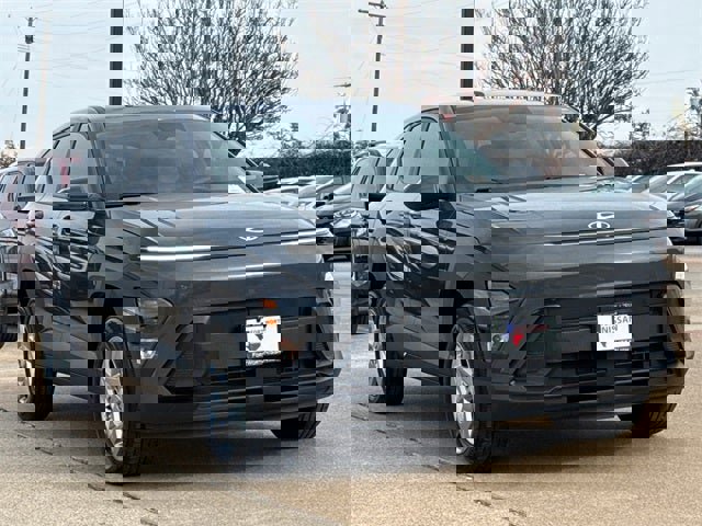 Used 2024 Hyundai Kona SE video 2