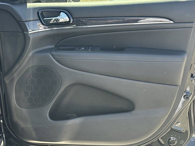 Used 2020 Jeep Grand Cherokee Overland RWD image 19