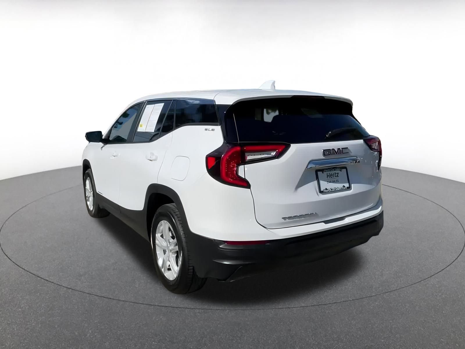 Used 2024 GMC Terrain SLE image 11