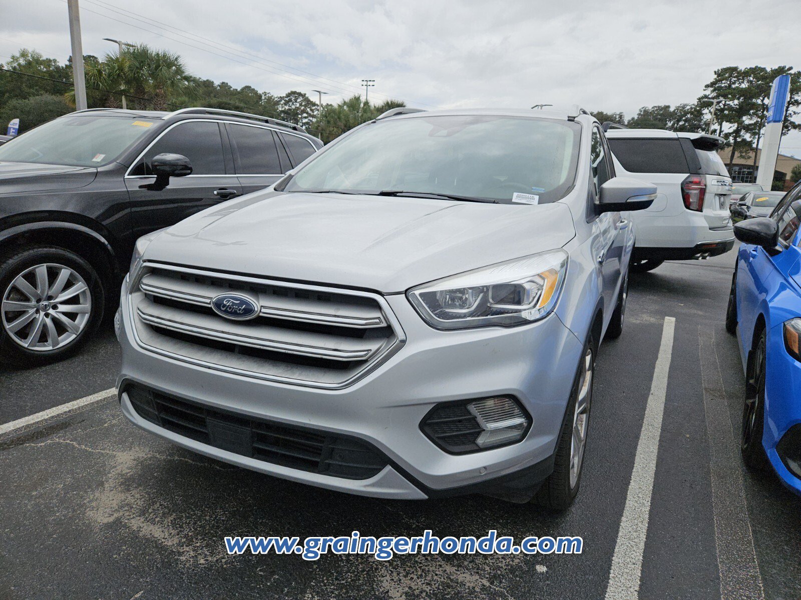 Used 2018 Ford Escape Titanium w/ Ford Safe & Smart Package AWD/4WD image 2