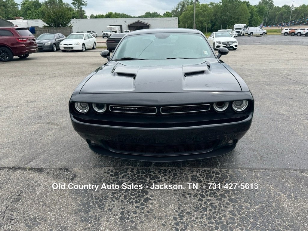 Used 2018 Dodge Challenger SXT Plus RWD image 4