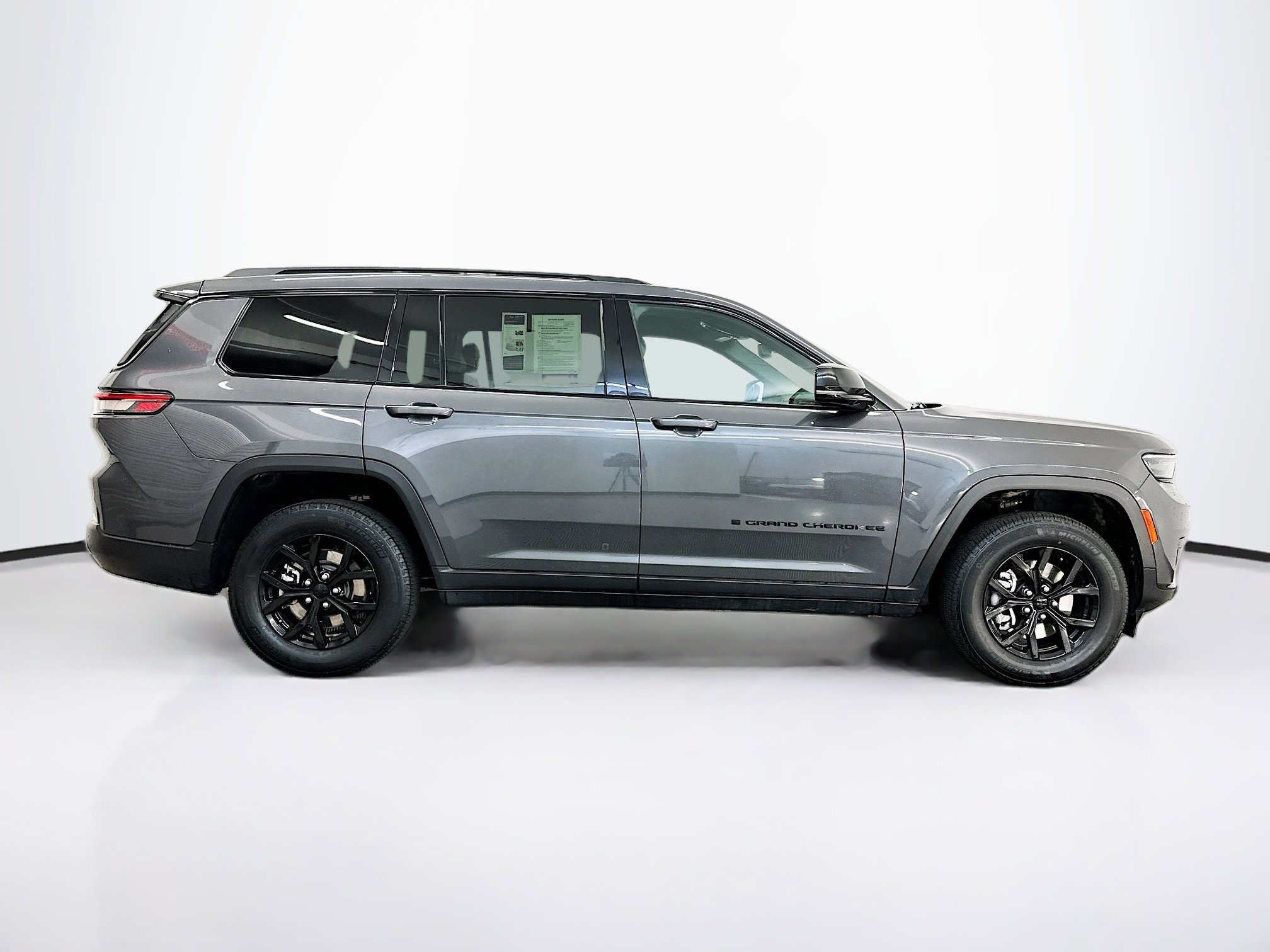 Used 2024 Jeep Grand Cherokee L Laredo image 10