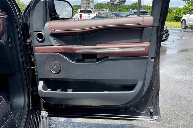 Used 2024 Ford Expedition Limited image 27