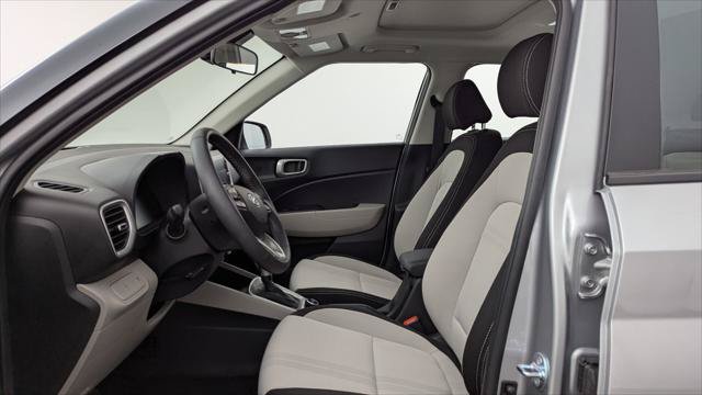 Used 2026 Hyundai Venue SEL FWD image 14