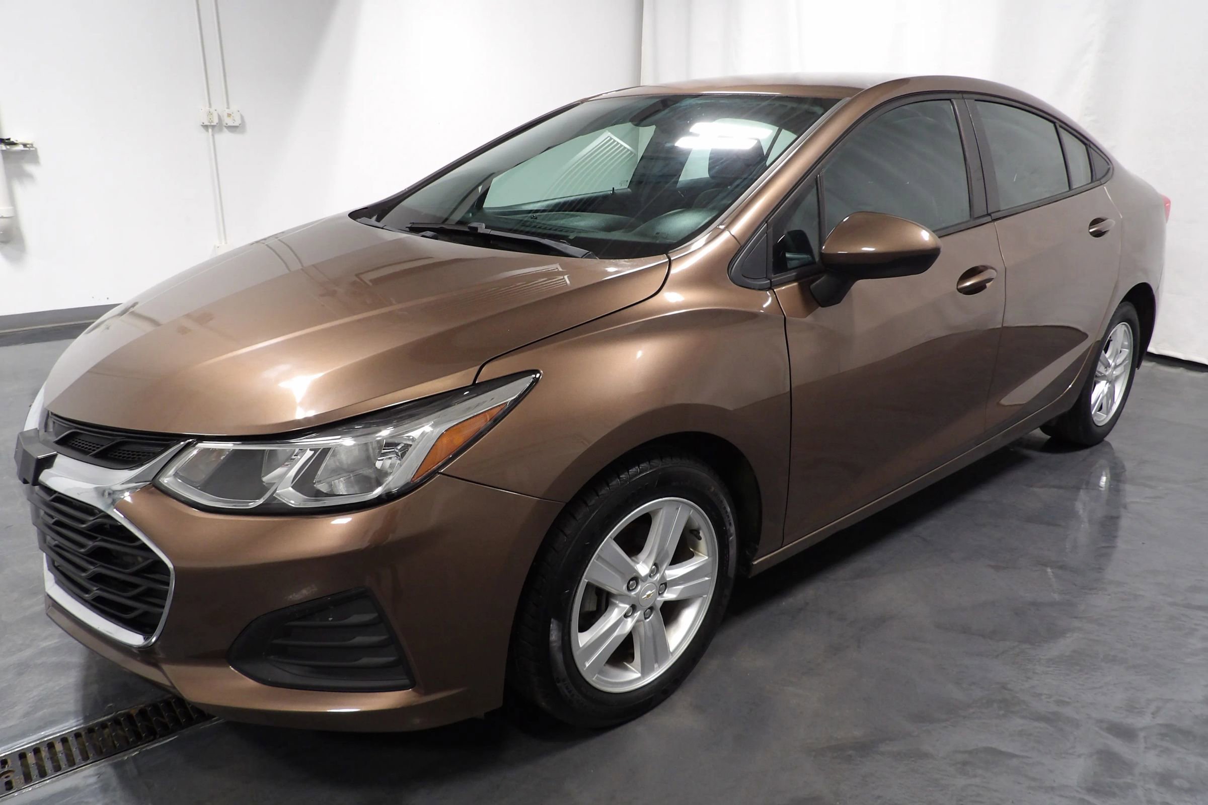 Used 2019 Chevrolet Cruze LS w/ LS Convenience Package FWD image 3