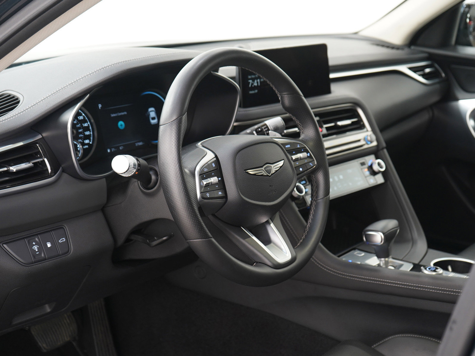 Used 2025 Genesis G70 2.5T image 21