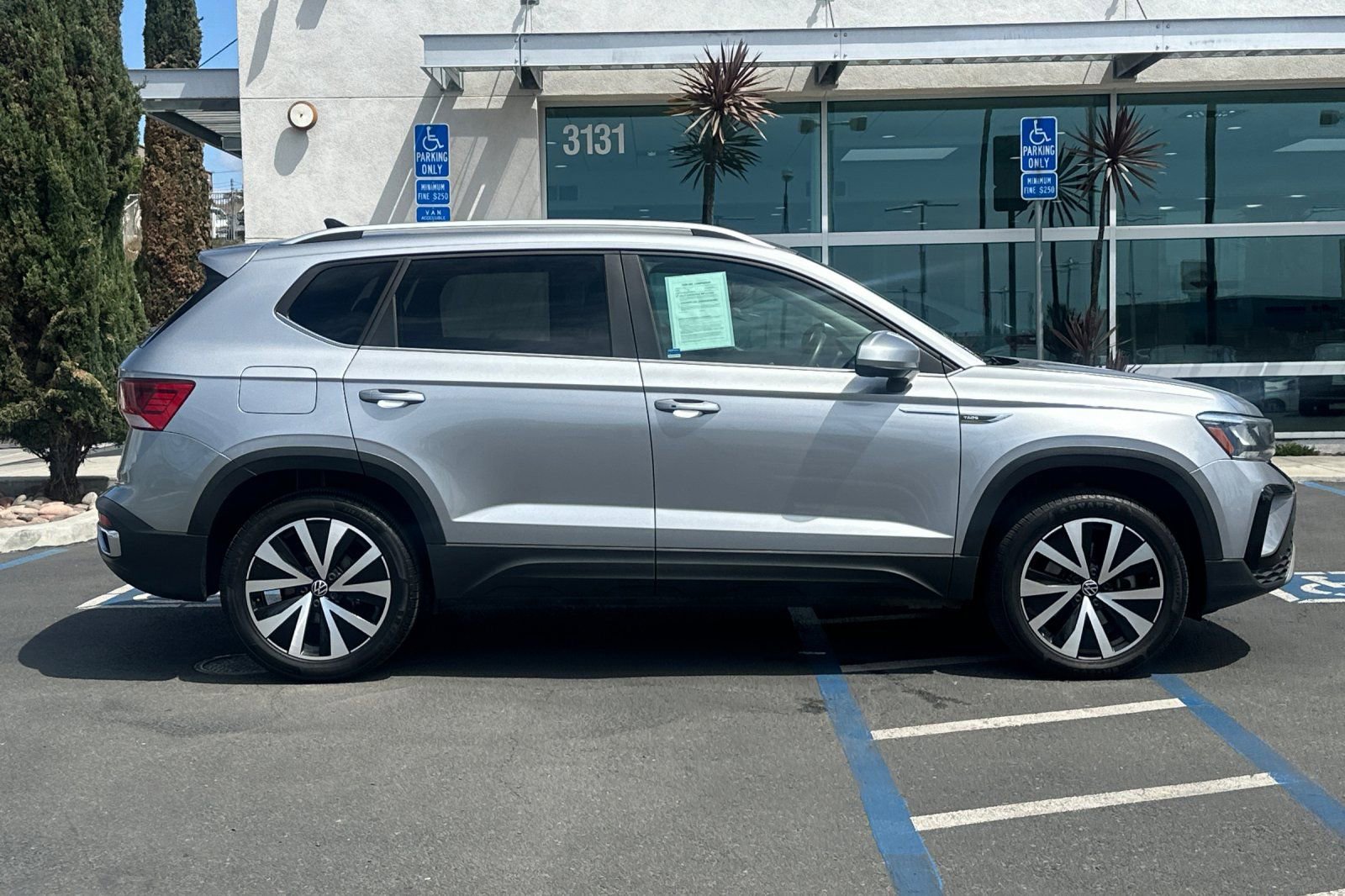 Used 2022 Volkswagen Taos SE AWD/4WD image 3