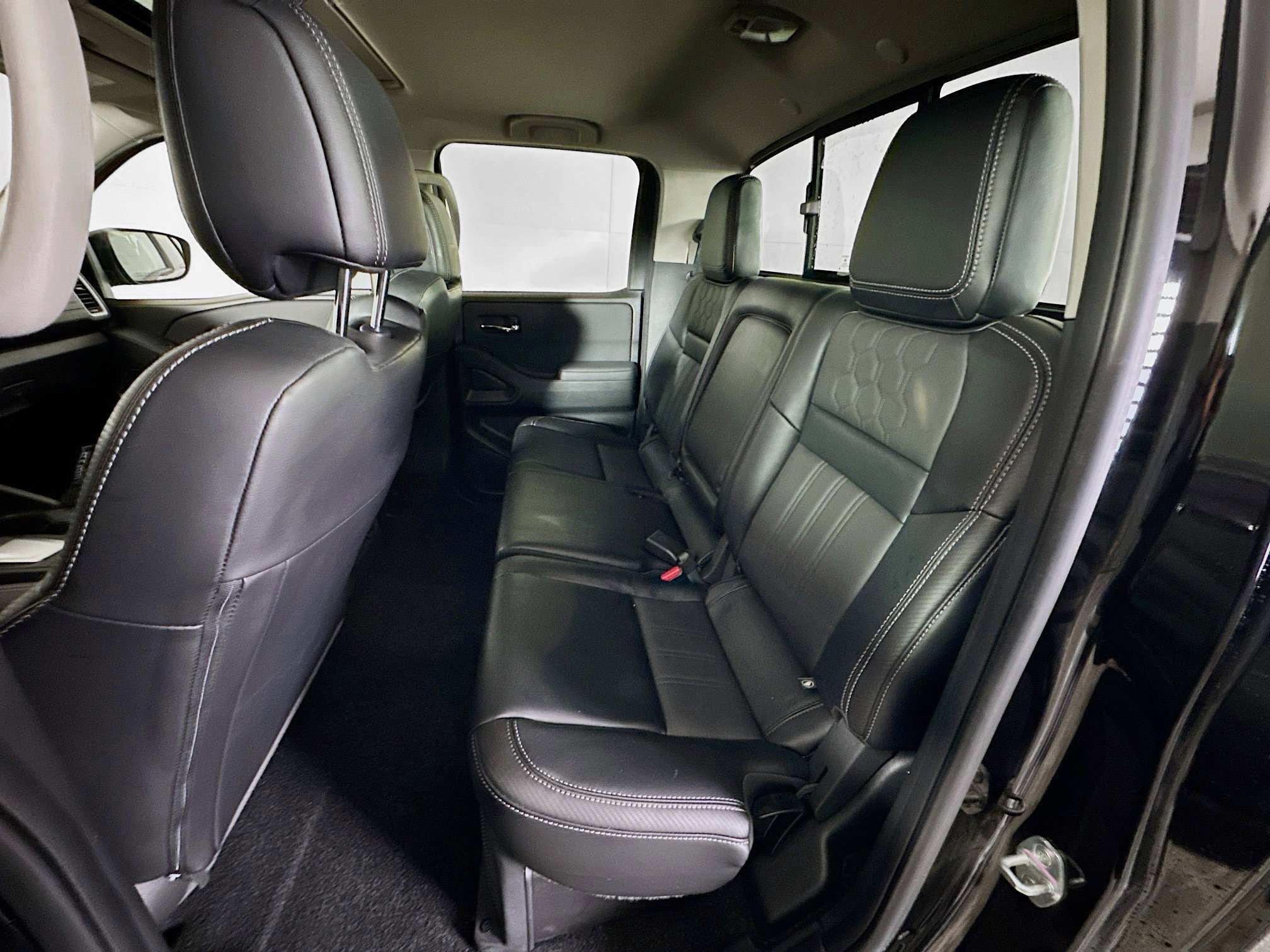 Used 2024 Nissan Frontier SL image 26