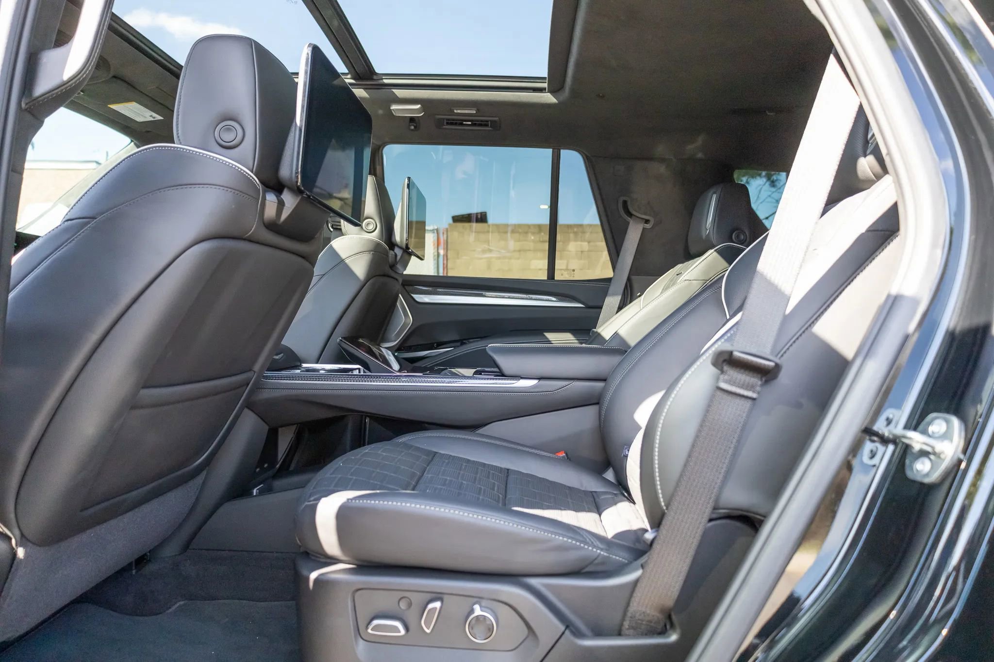 Used 2026 Cadillac Escalade V AWD/4WD image 68