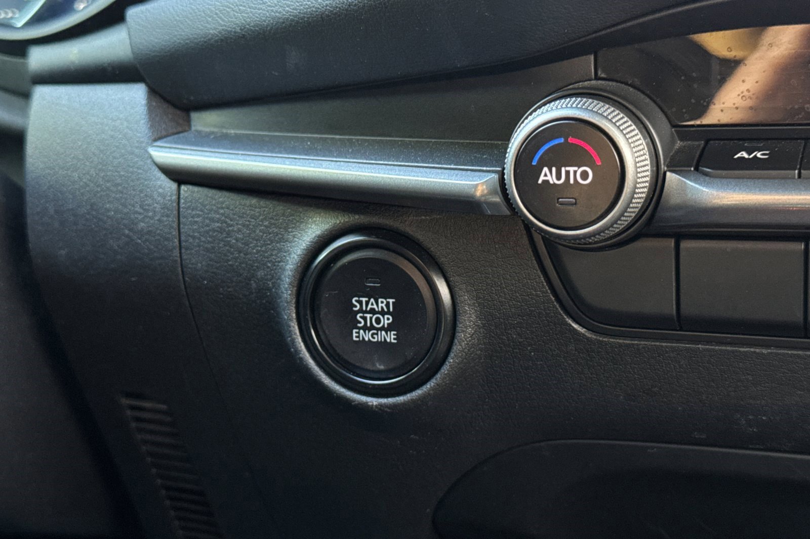 Used 2024 MAZDA MAZDA3 s image 33