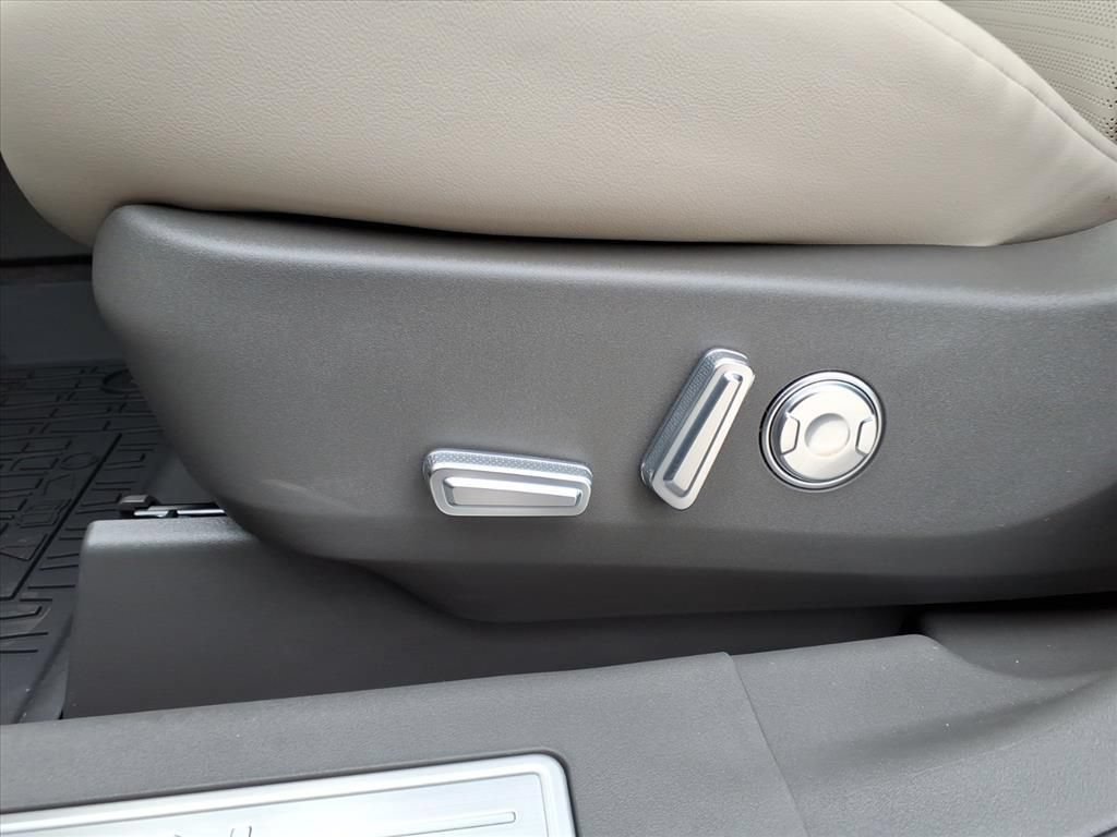 New 2025 Lincoln Nautilus Reserve w/ Jet Appearance Package AWD/4WD image 17