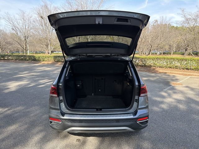 Used 2022 Volkswagen Taos SE FWD image 26