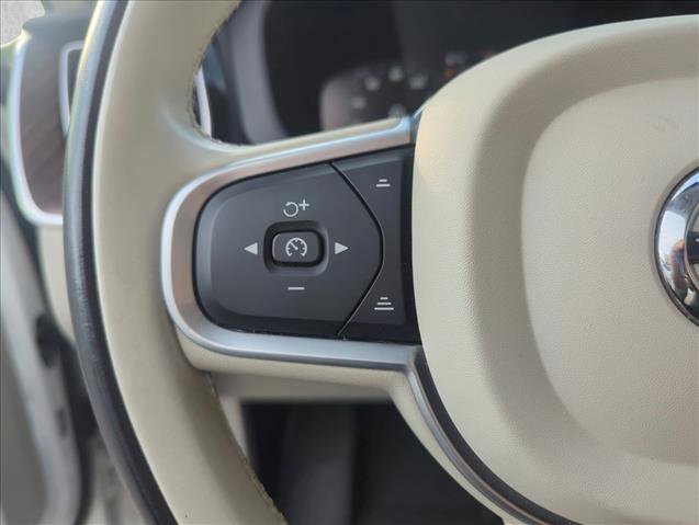 Used 2021 Volvo XC60 T5 Momentum w/ Premium Package FWD image 12