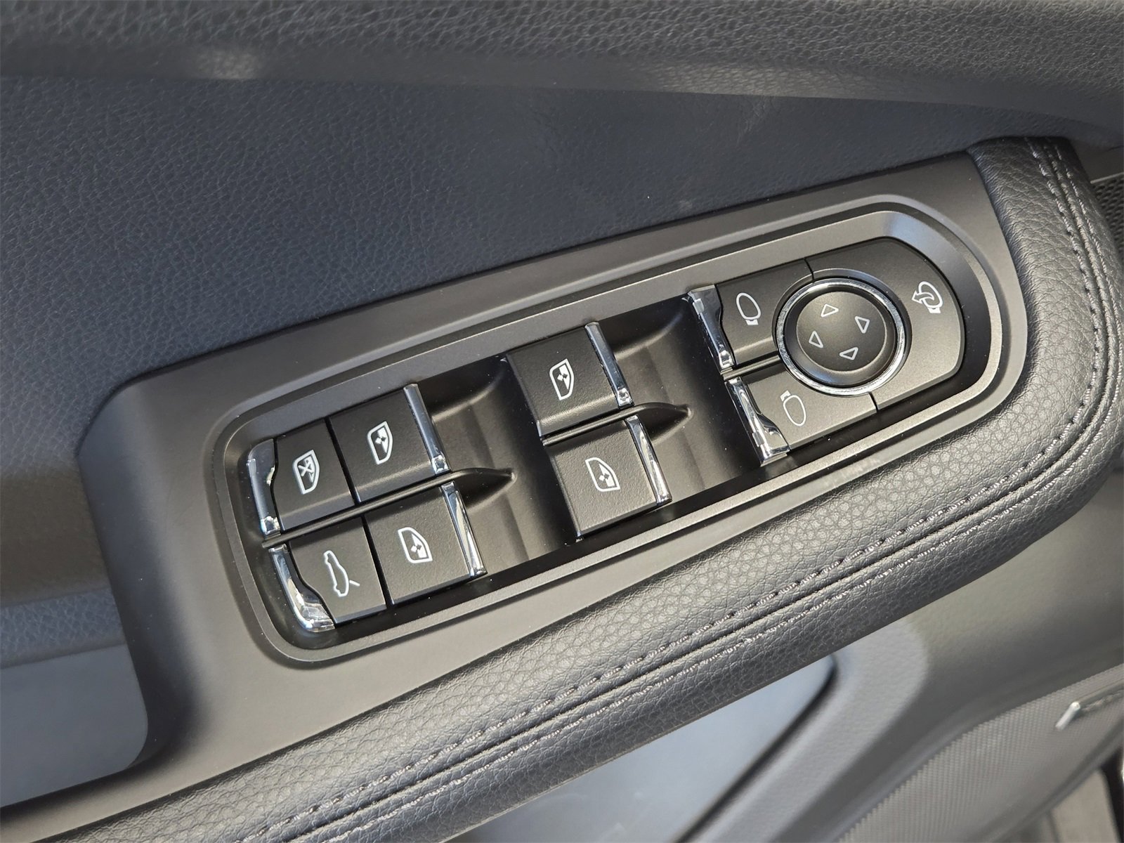 Certified 2026 Porsche Macan image 15