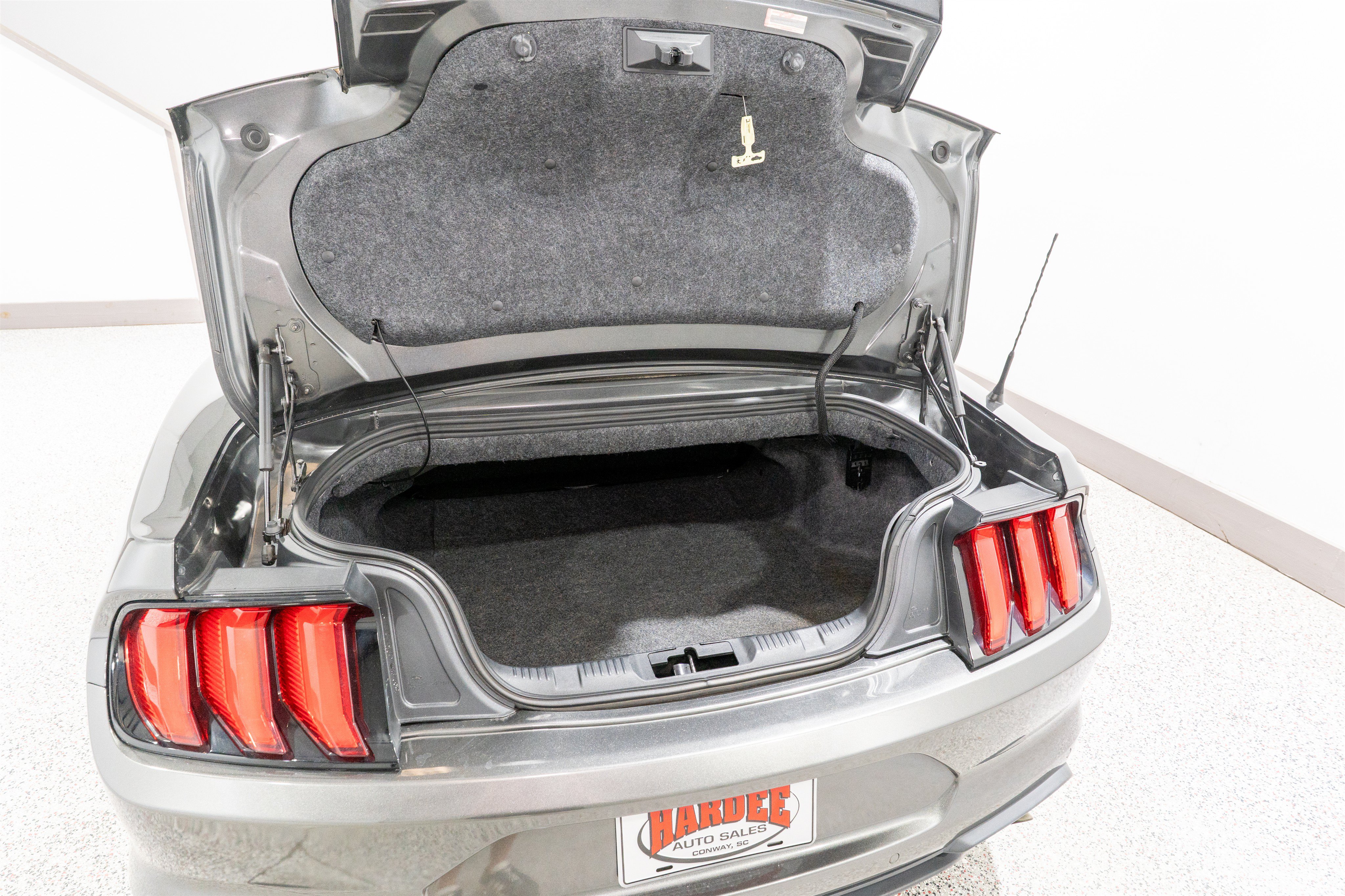 Used 2018 Ford Mustang Premium RWD image 33