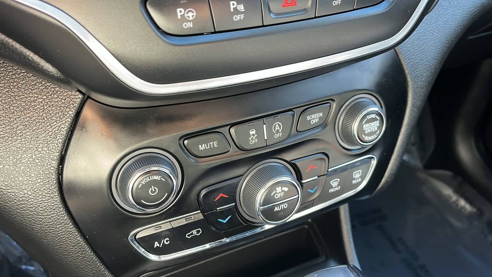 Certified 2023 Jeep Cherokee Altitude Lux w/ Lux Elite Package image 20