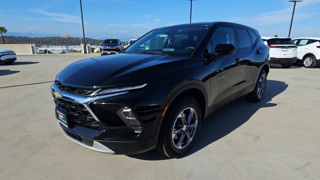 Used 2025 Chevrolet Blazer LT FWD image 4