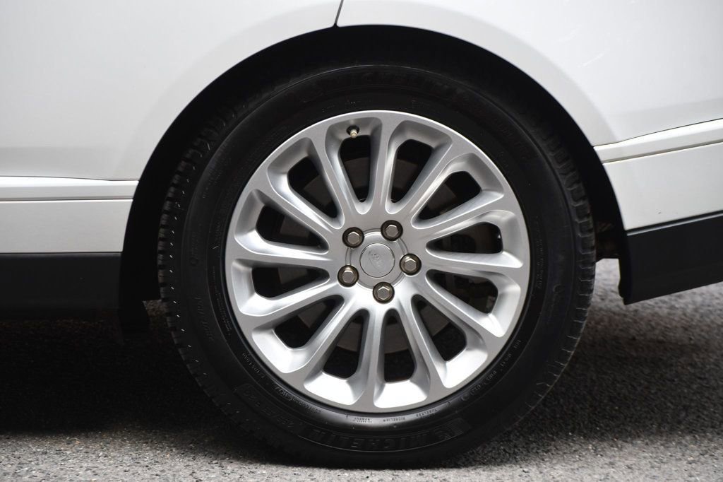 Used 2018 Land Rover Range Rover HSE image 18