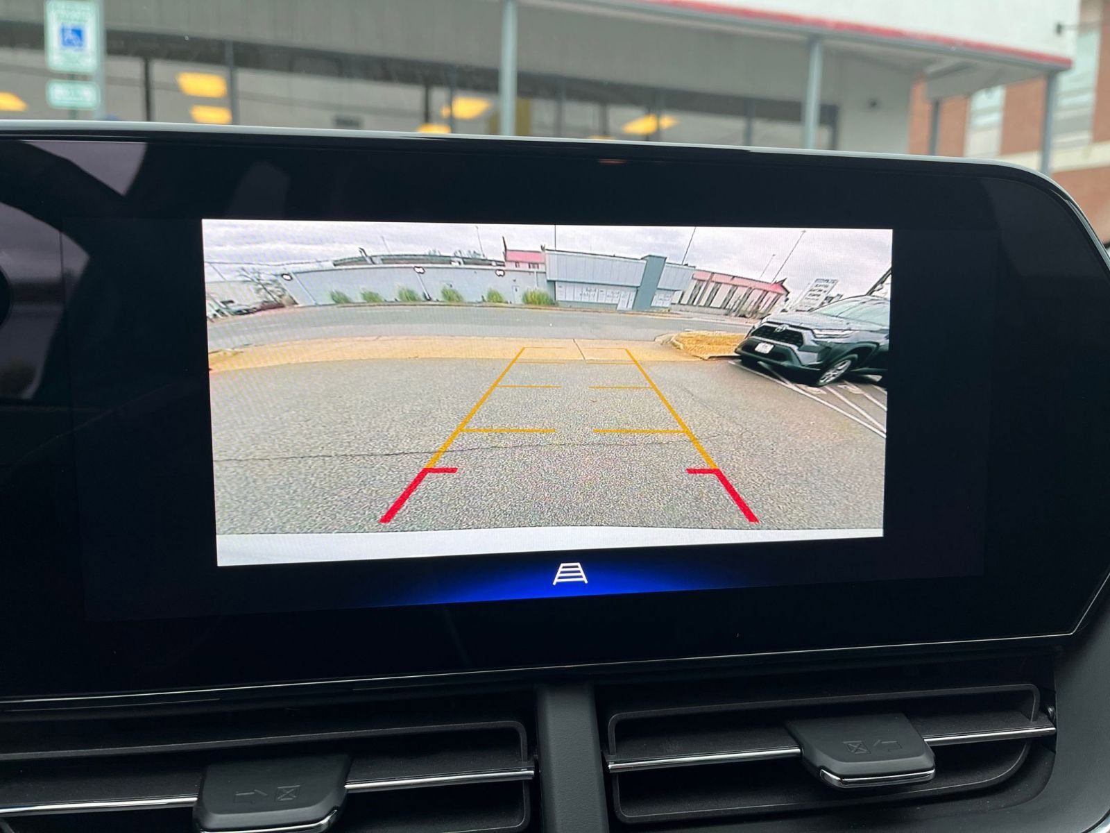 Used 2025 Chevrolet Trax LT w/ LT Convenience Package image 17