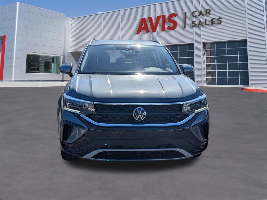 Used 2024 Volkswagen Taos SE image 2