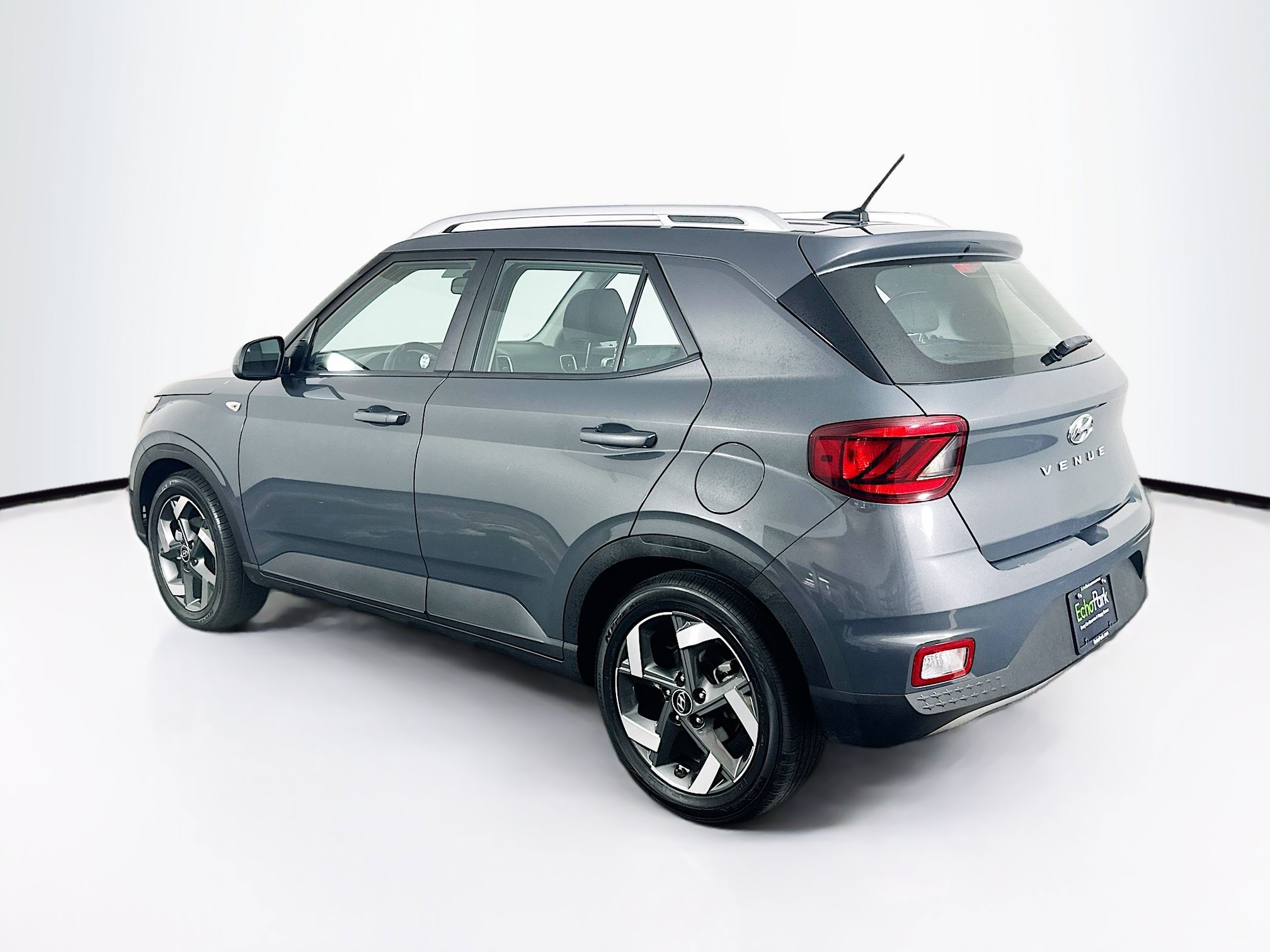 Used 2023 Hyundai Venue SEL FWD image 5