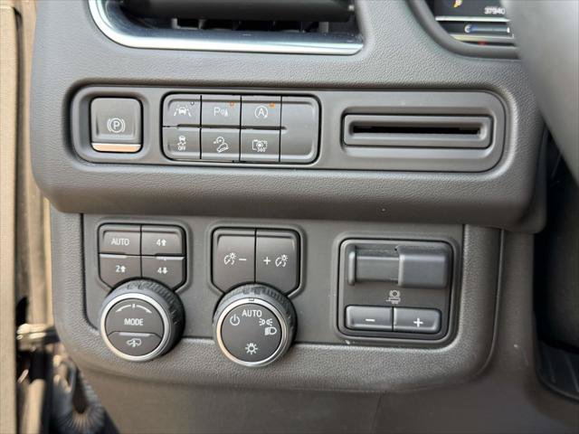 Used 2023 Chevrolet Tahoe Z71 w/ Z71 Off-Road Package AWD/4WD image 21