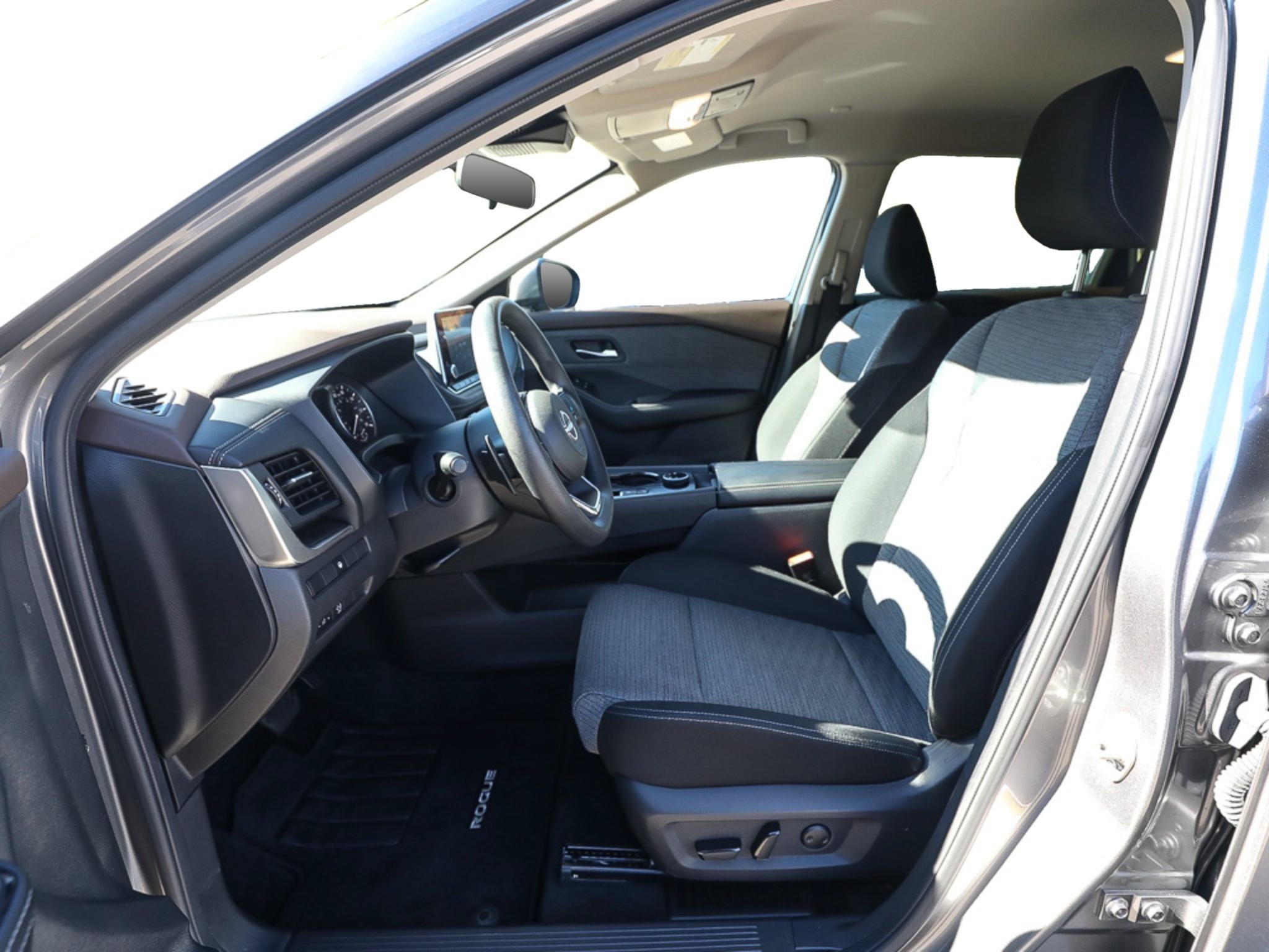 Used 2023 Nissan Rogue SV AWD/4WD image 12