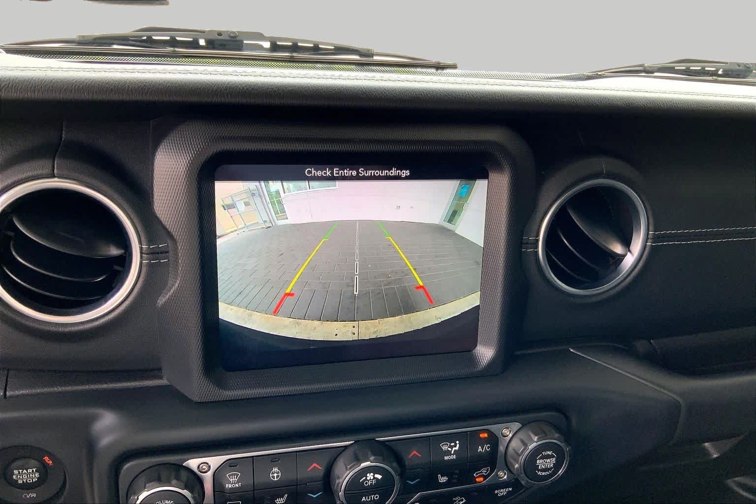 Used 2019 Jeep Wrangler Unlimited Sahara AWD/4WD image 27