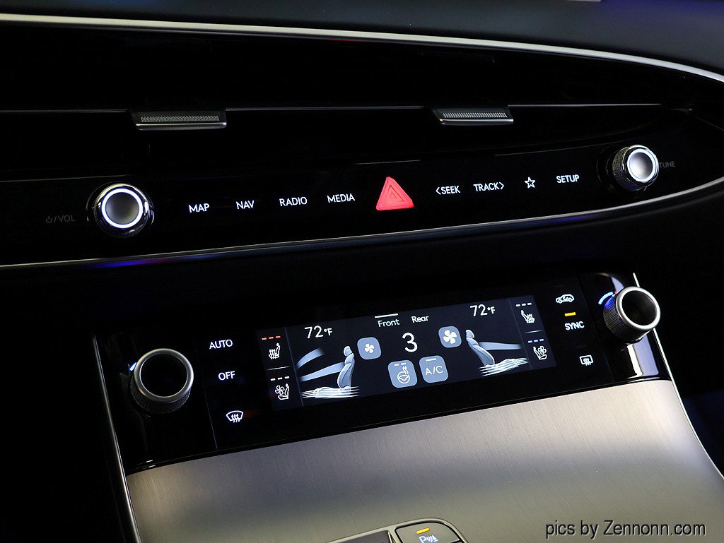 Used 2026 Genesis GV70 2.5T Advanced image 22